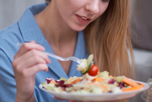 A woman changed her lifestyle and lost weight thanks to the Mediterranean diet
