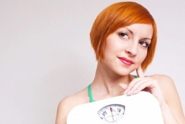The girl is losing weight with the help of the Ducan nutrition system