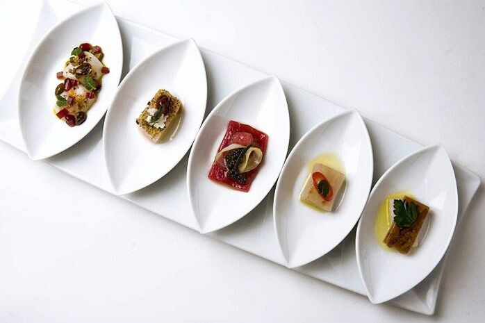 small portions of dishes on the Japanese diet